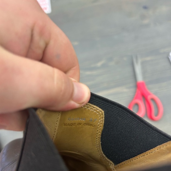 Geox women’s 7 black high heel booties - Picture 5 of 6